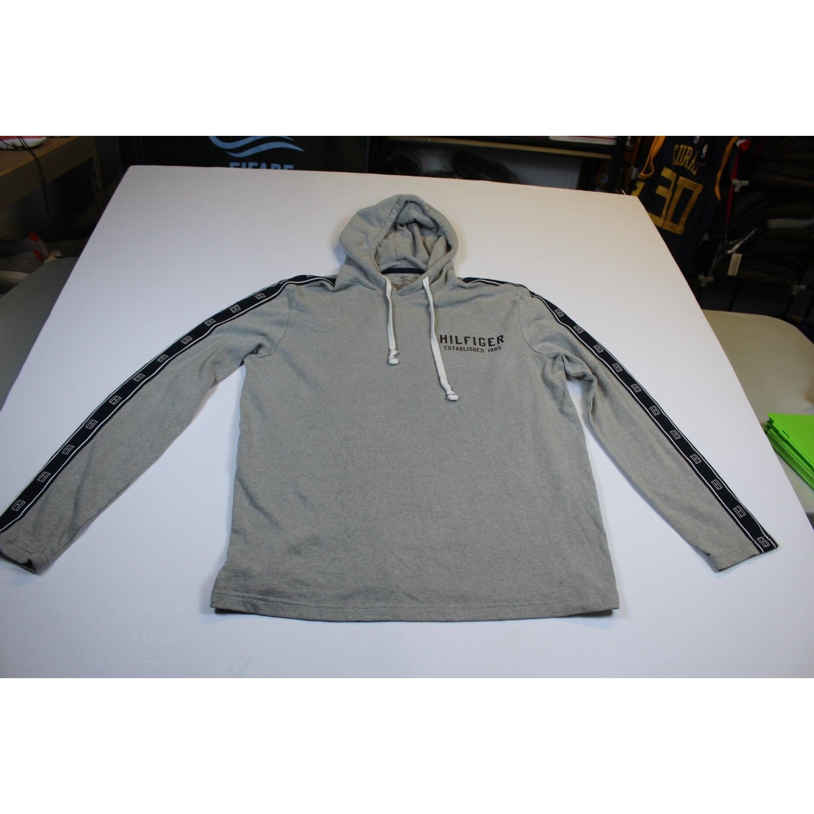 Tommy Hilfiger Men's Large Gray Hoodie Long Sleeve Logo Tape Pullover Size